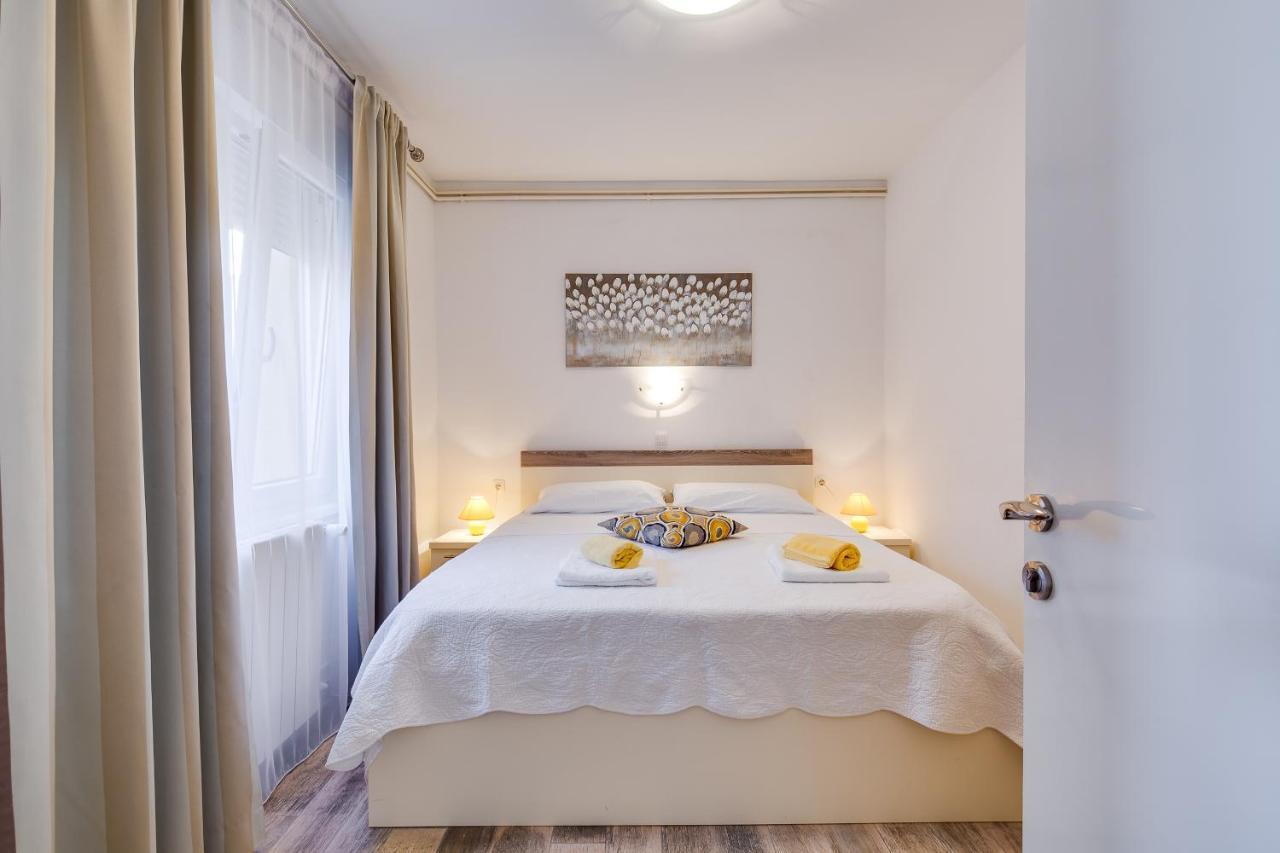 Palit Juric Apartments-Rab מראה חיצוני תמונה