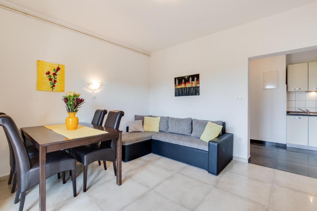 Palit Juric Apartments-Rab מראה חיצוני תמונה