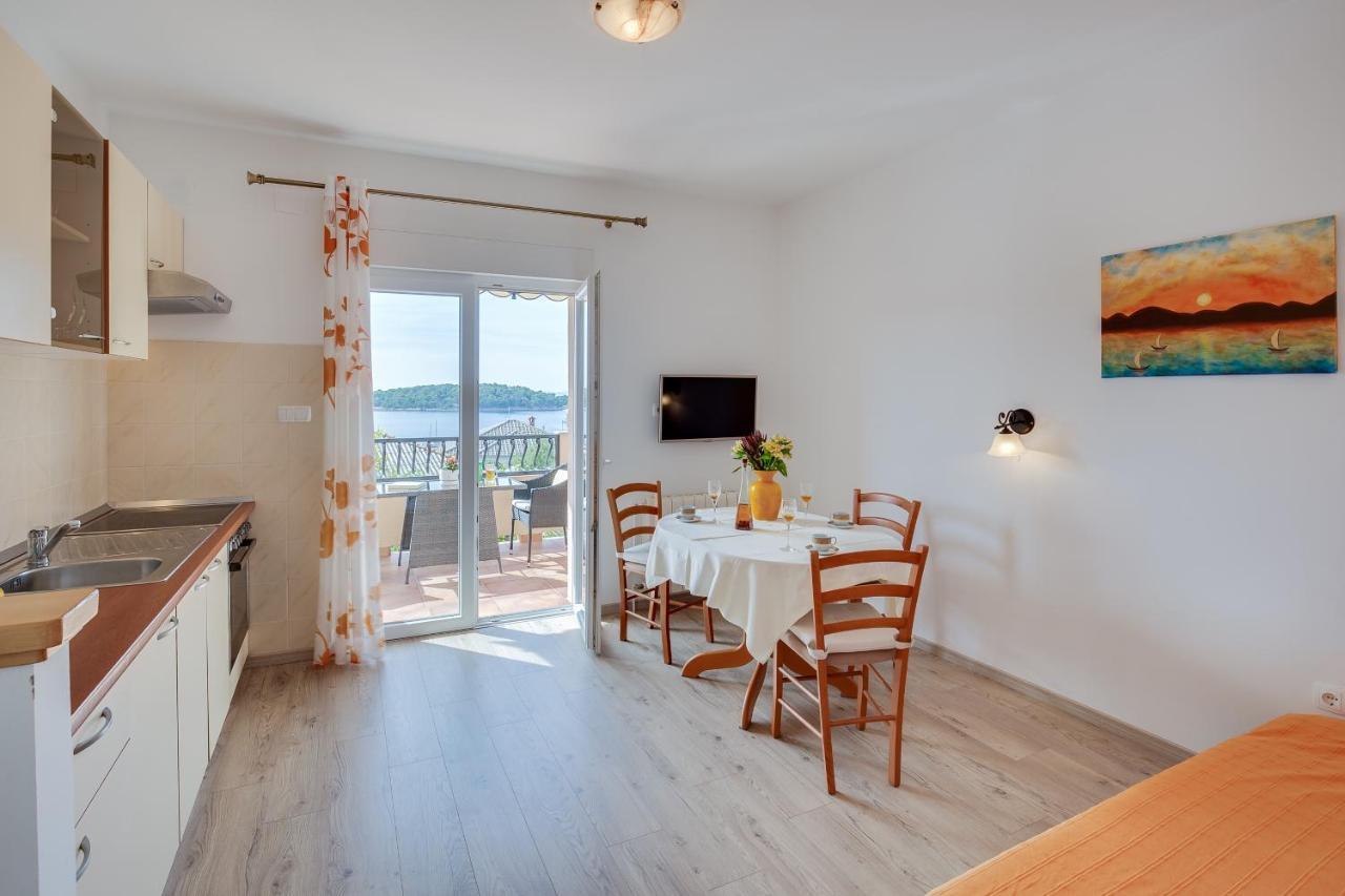 Palit Juric Apartments-Rab מראה חיצוני תמונה