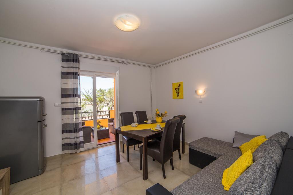 Palit Juric Apartments-Rab מראה חיצוני תמונה