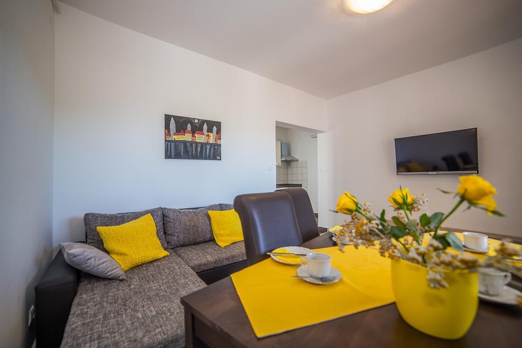 Palit Juric Apartments-Rab מראה חיצוני תמונה