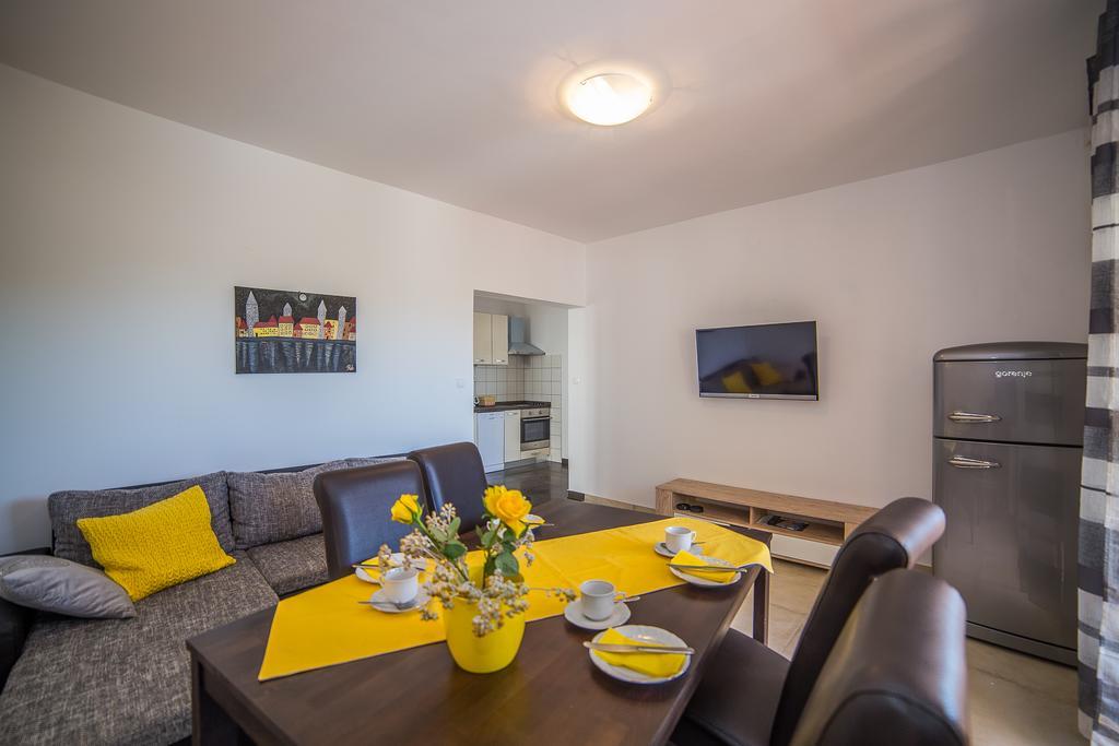 Palit Juric Apartments-Rab מראה חיצוני תמונה